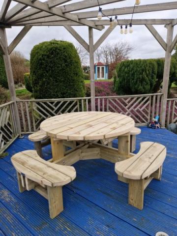 Round picnic table with no back support